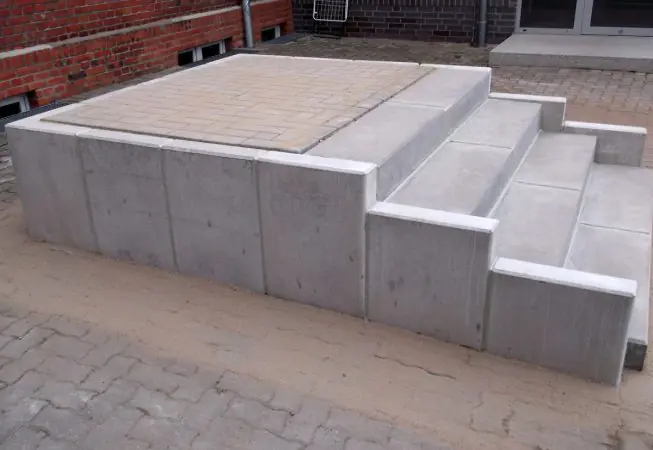 Podest für Feuertreppe