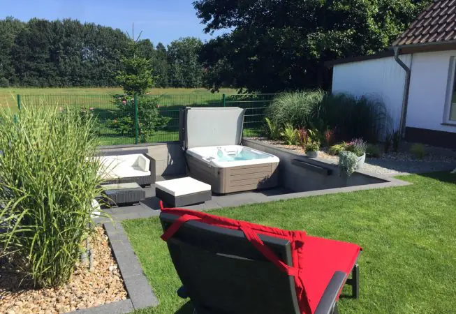 Betonbau Garten Whirlpool
