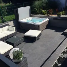 Betonbau Garten Whirlpool