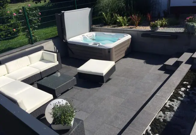 Betonbau Garten Whirlpool