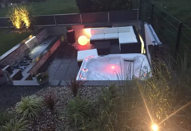 Betonbau Garten Whirlpool